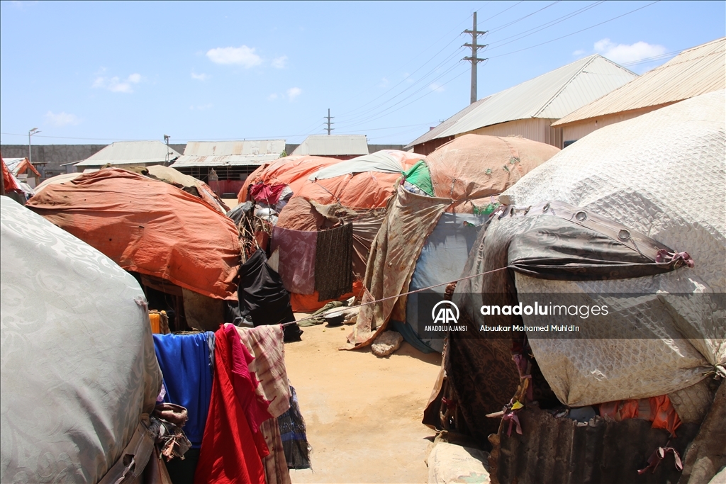 Mogadişu'daki çadır kamplarda yaşayan Somalililer, Ramazan'ın gelişini bekliyor