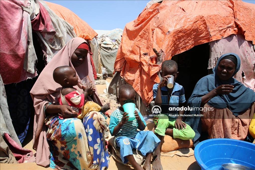 Mogadişu'daki çadır kamplarda yaşayan Somalililer, Ramazan'ın gelişini bekliyor