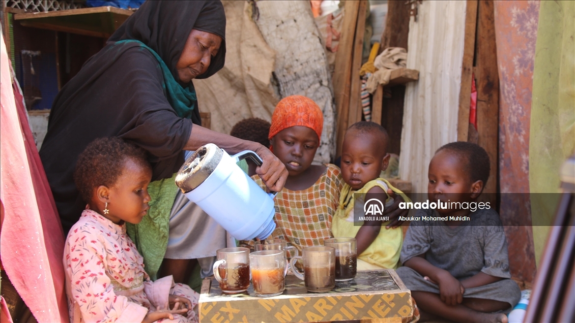 Mogadişu'daki çadır kamplarda yaşayan Somalililer, Ramazan'ın gelişini bekliyor