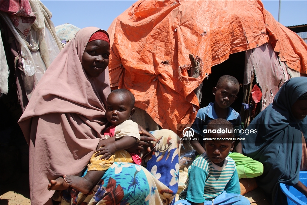 Mogadişu'daki çadır kamplarda yaşayan Somalililer, Ramazan'ın gelişini bekliyor
