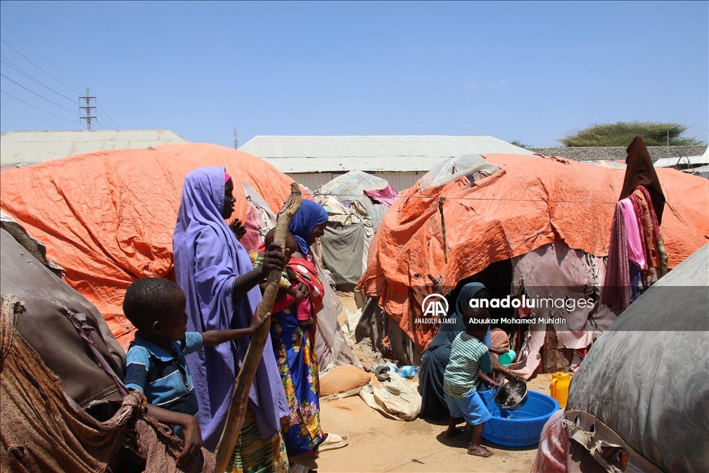 Mogadişu'daki çadır kamplarda yaşayan Somalililer, Ramazan'ın gelişini bekliyor