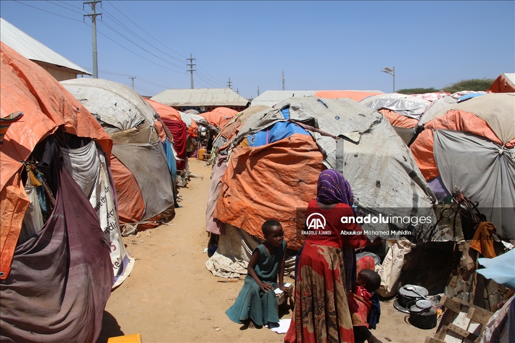 Mogadişu'daki çadır kamplarda yaşayan Somalililer, Ramazan'ın gelişini bekliyor