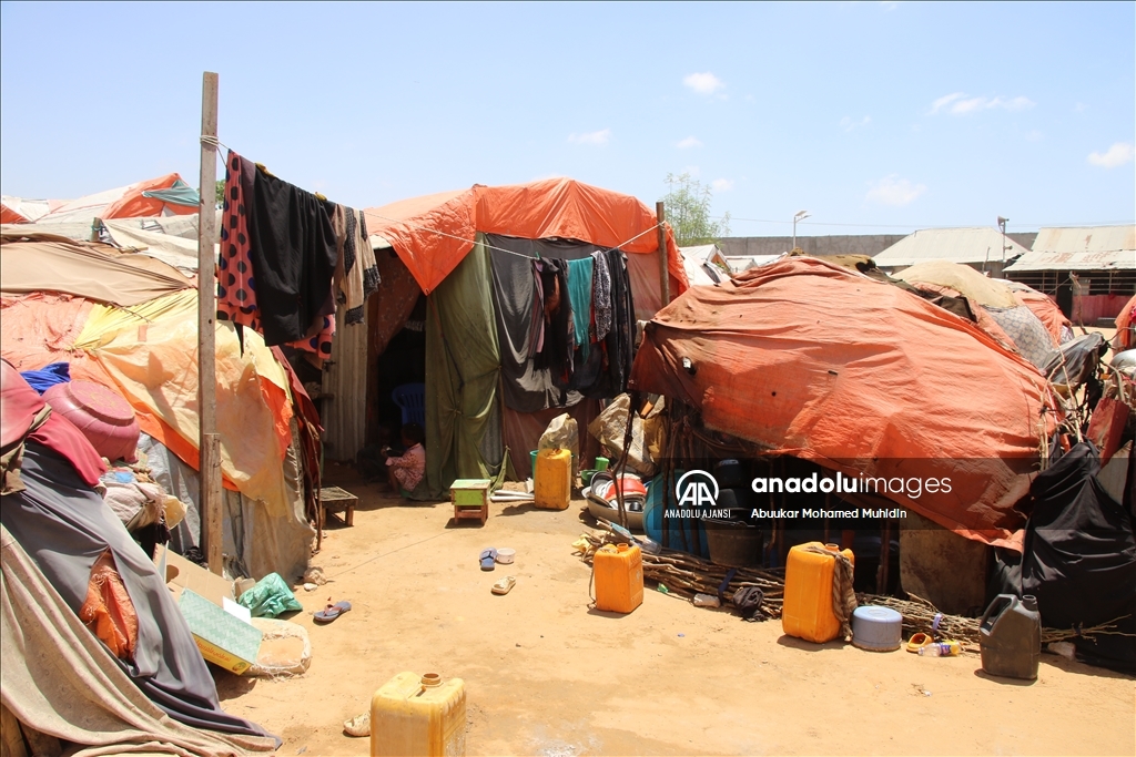 Mogadişu'daki çadır kamplarda yaşayan Somalililer, Ramazan'ın gelişini bekliyor