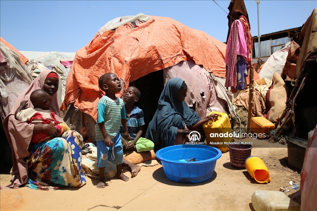 Mogadişu'daki çadır kamplarda yaşayan Somalililer, Ramazan'ın gelişini bekliyor