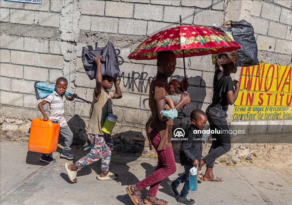Haiti'de insanlar, çatışmalar nedeniyle mahallelerini zorunlu olarak terk ediyor