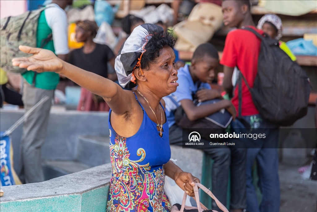 Haiti'de insanlar, çatışmalar nedeniyle mahallelerini zorunlu olarak terk ediyor