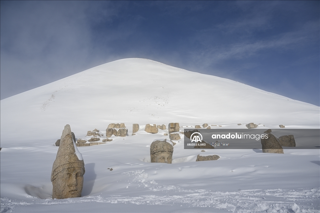 Nemrut Dağı Ören Yeri ziyaretçilerini ağırlıyor