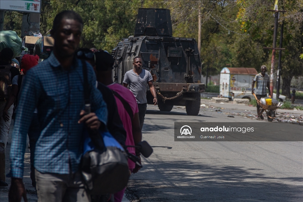 Haiti'de insanlar, çatışmalar nedeniyle mahallelerini zorunlu olarak terk ediyor