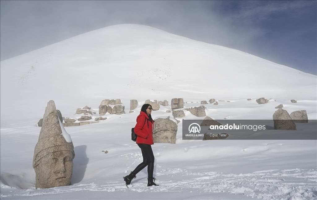 Nemrut Dağı Ören Yeri ziyaretçilerini ağırlıyor