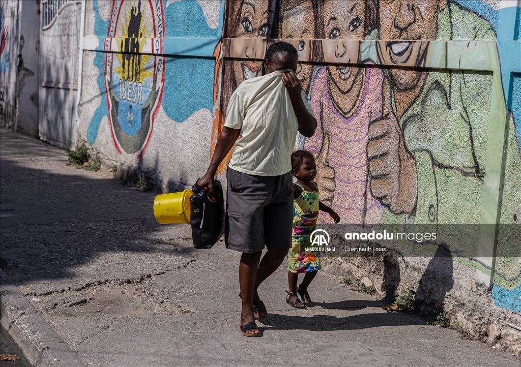 Haiti'de insanlar, çatışmalar nedeniyle mahallelerini zorunlu olarak terk ediyor