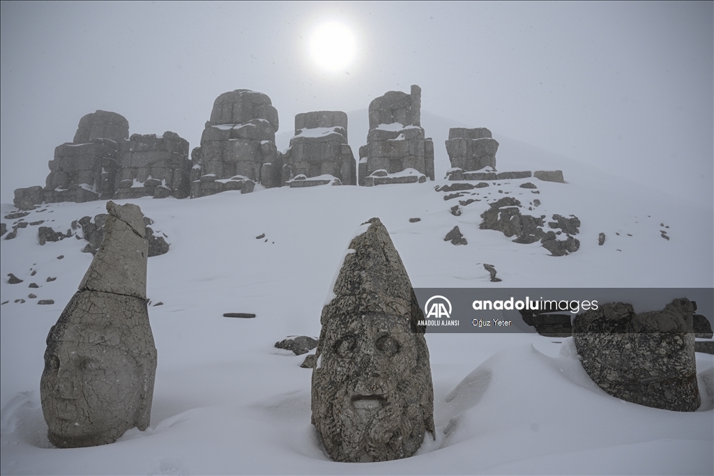 Nemrut Dağı Ören Yeri ziyaretçilerini ağırlıyor