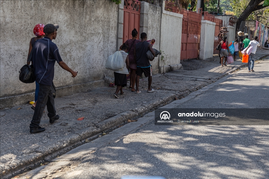 Haiti'de insanlar, çatışmalar nedeniyle mahallelerini zorunlu olarak terk ediyor