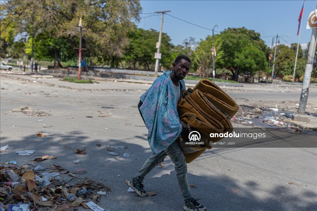 Haiti'de insanlar, çatışmalar nedeniyle mahallelerini zorunlu olarak terk ediyor