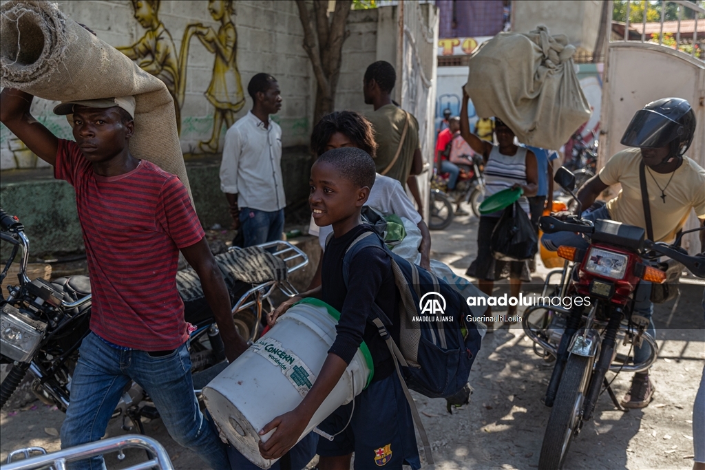Haiti'de insanlar, çatışmalar nedeniyle mahallelerini zorunlu olarak terk ediyor