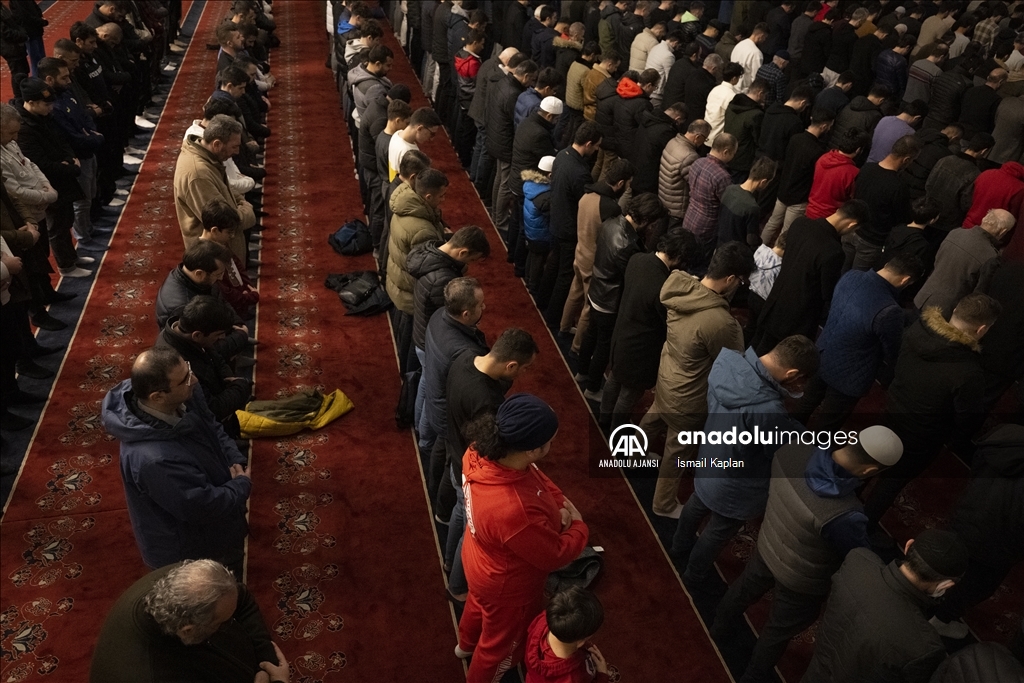 Ankara'da ilk teravih kılındı