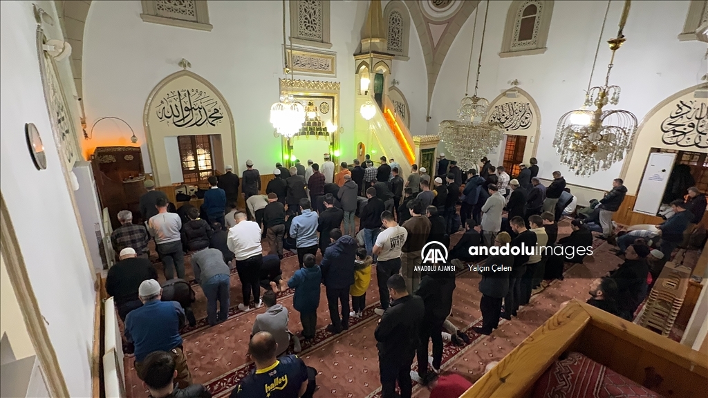 Isparta, Burdur'da ilk teravih namazı kılındı