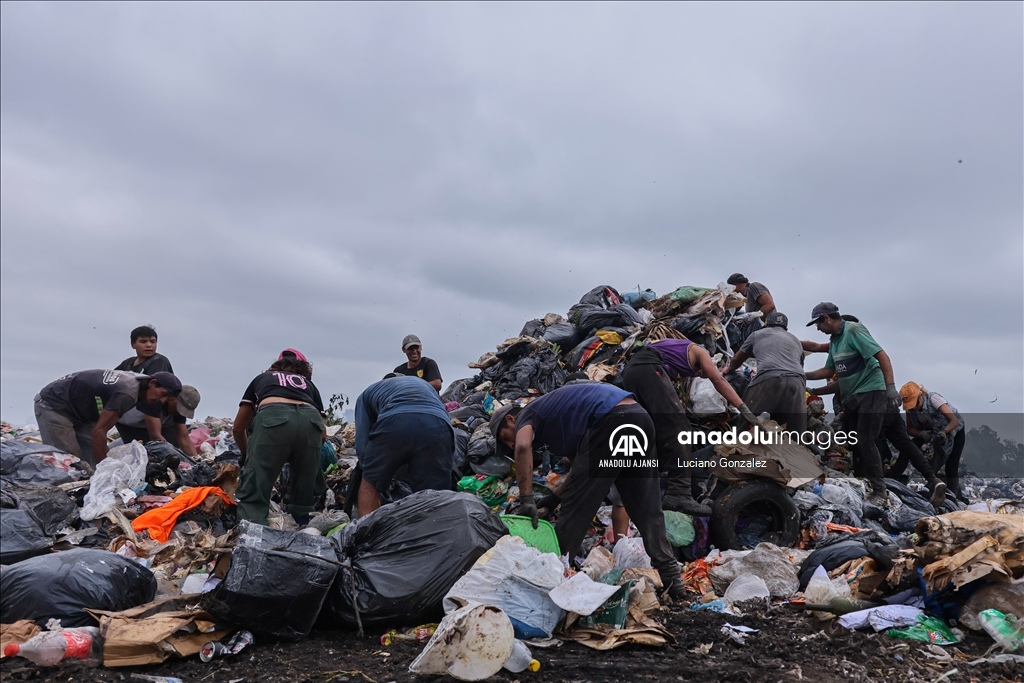 Arjantin'in lagüne komşu, en büyük açık atık toplama alanı