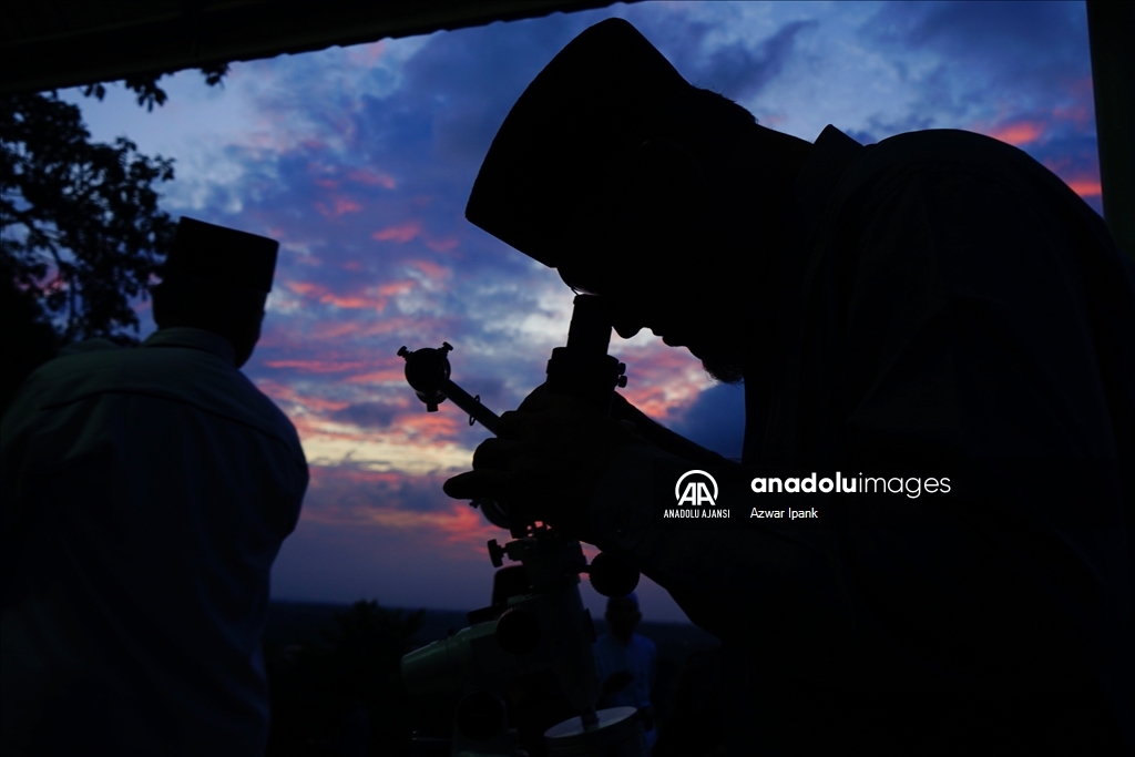 Endonezya'da Ramazan ayının başlangıcını belirlemek için ay gözlemlendi