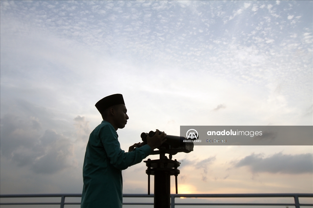 Endonezya'da Ramazan ayının başlangıcını belirlemek için ay gözlemlendi