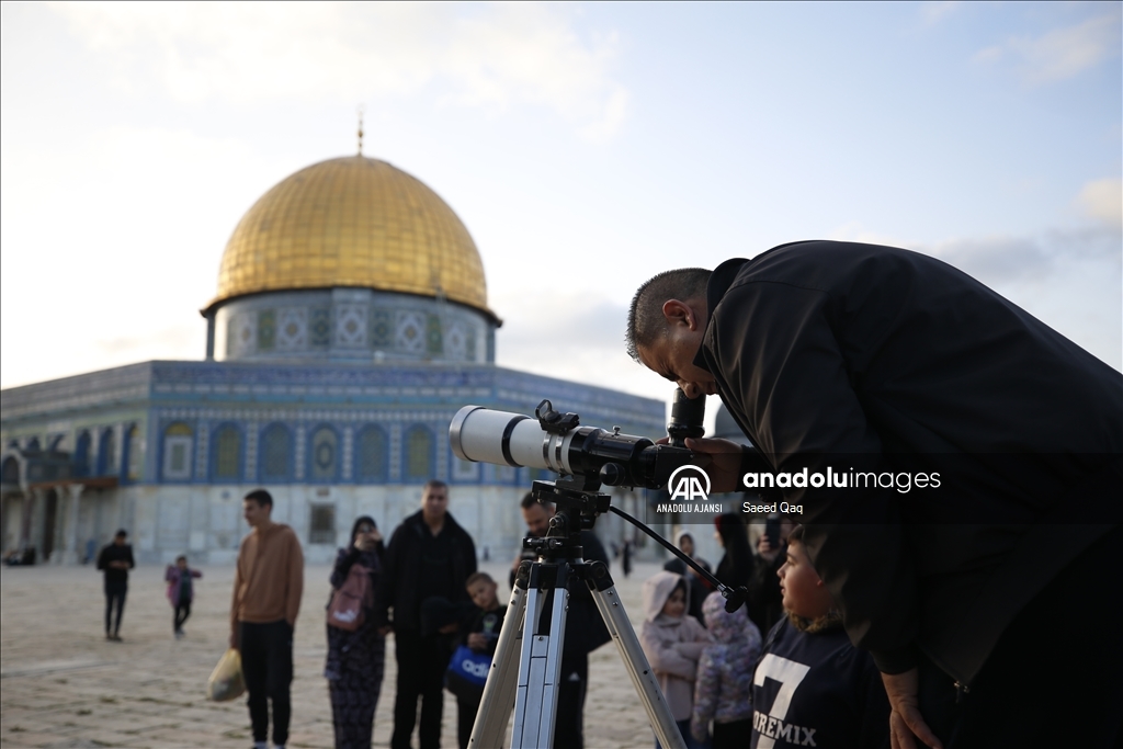 Kudüs'te Ramazan'ın ilk gün müjdecisi olan "hilal" takibi