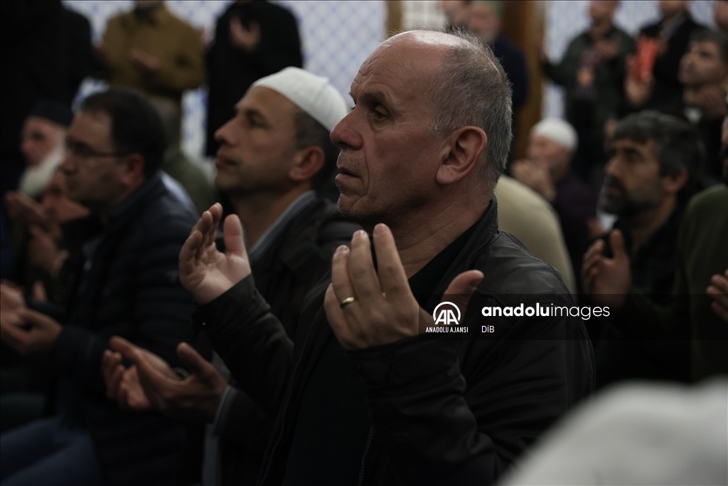 Diyanet İşleri Başkanı Erbaş, ilk teravih namazını Hacı Bayram-ı Veli Camisi'nde kıldırdı