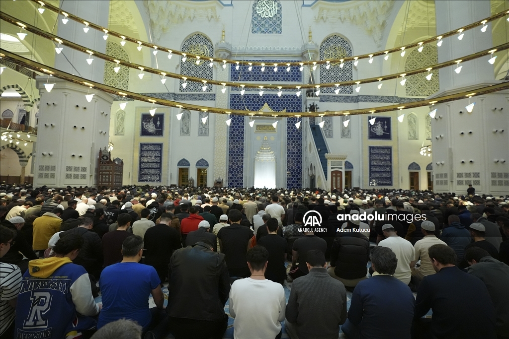 First tarawih prayer of Ramadan in Istanbul