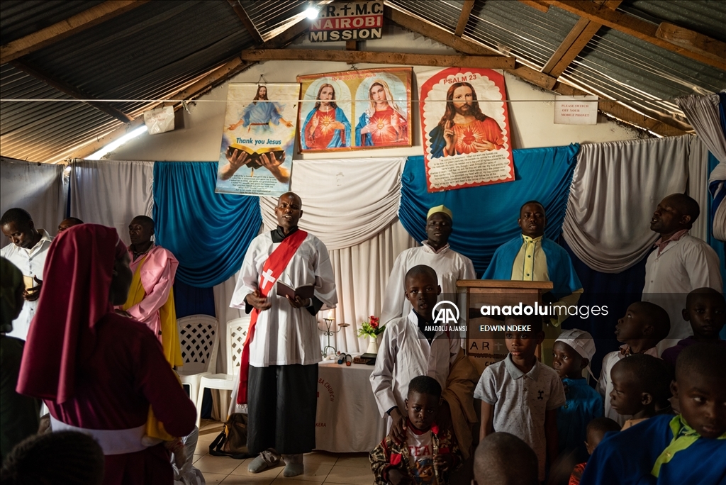 Kenya'da "bebekleri havaya atma" ritüeli