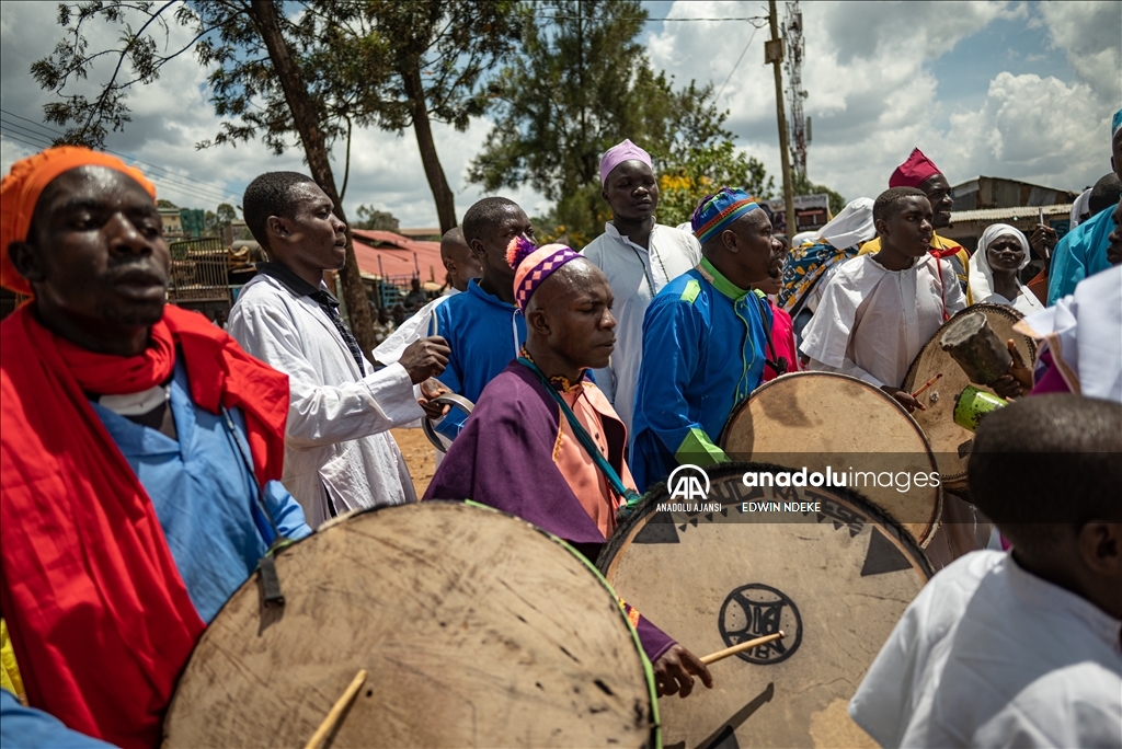 Kenya'da "bebekleri havaya atma" ritüeli
