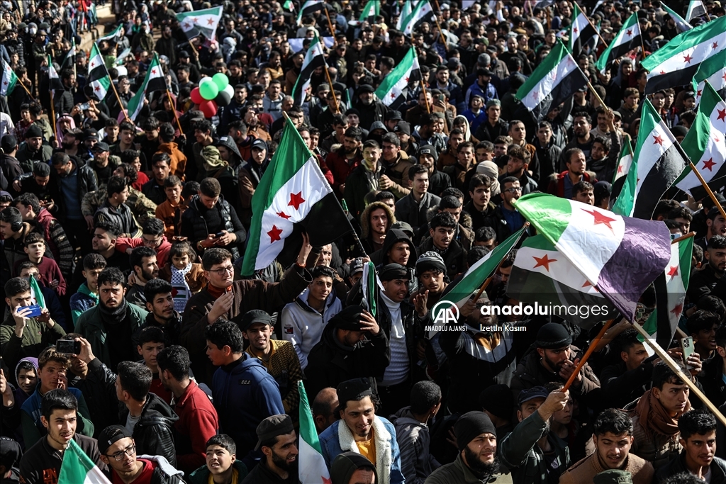 İç savaşın 13. yılını geride bıraktığı Suriye'de rejim karşıtı gösteriler düzenlendi