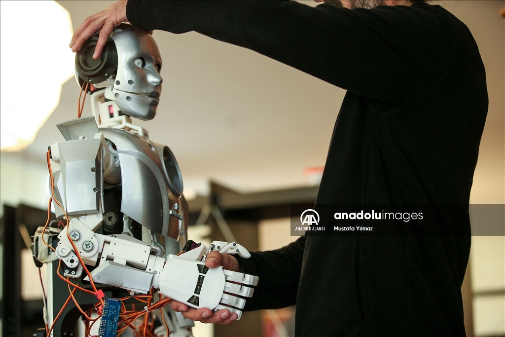 Robotik kodlama için tasarlanan Türk robot "Cuma", yapay zekayla yeni beceriler kazanacak