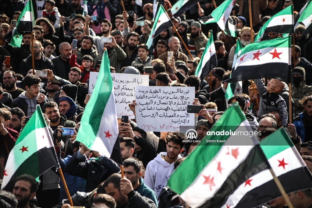 İç savaşın 13. yılını geride bıraktığı Suriye'de rejim karşıtı gösteriler düzenlendi