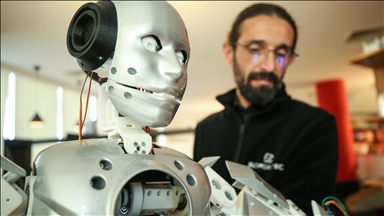 Robotik kodlama için tasarlanan Türk robot 'Cuma', yapay zekayla yeni beceriler kazanacak