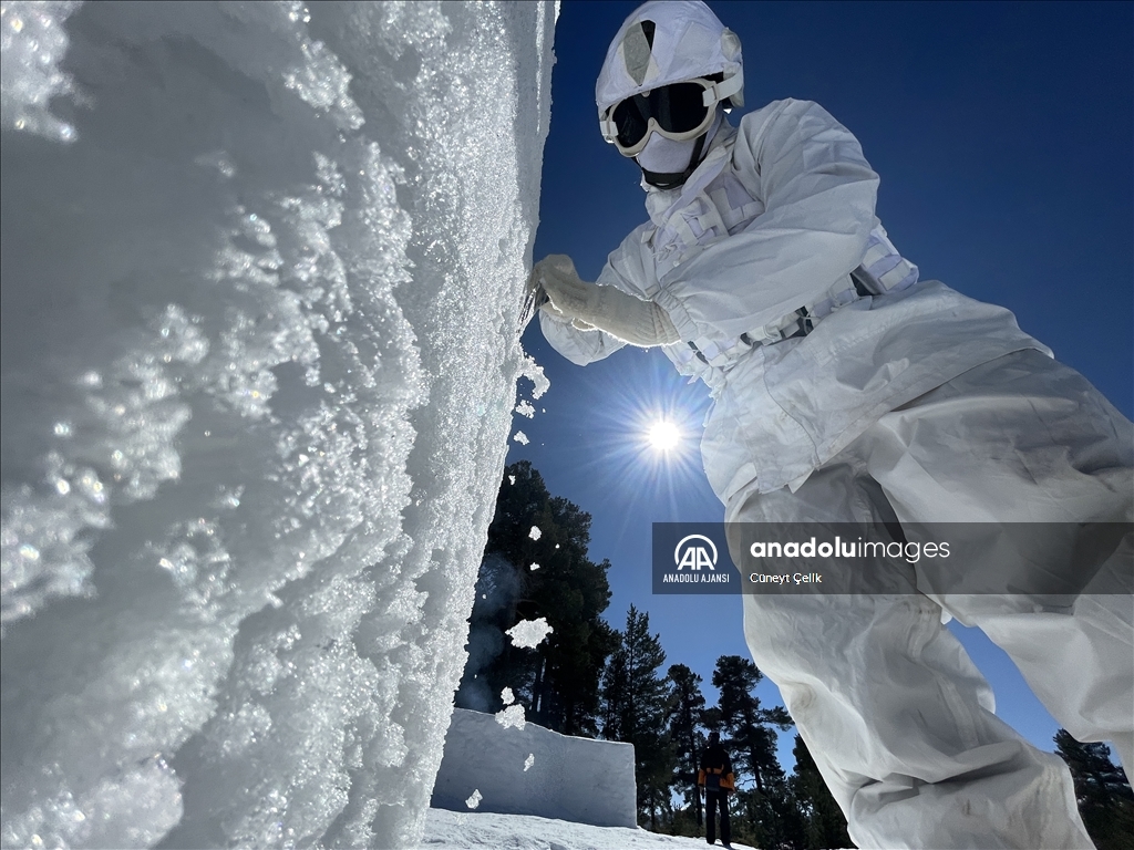 Karlı dağların erleri zorlu görevlere tatbikatlarla hazırlanıyor