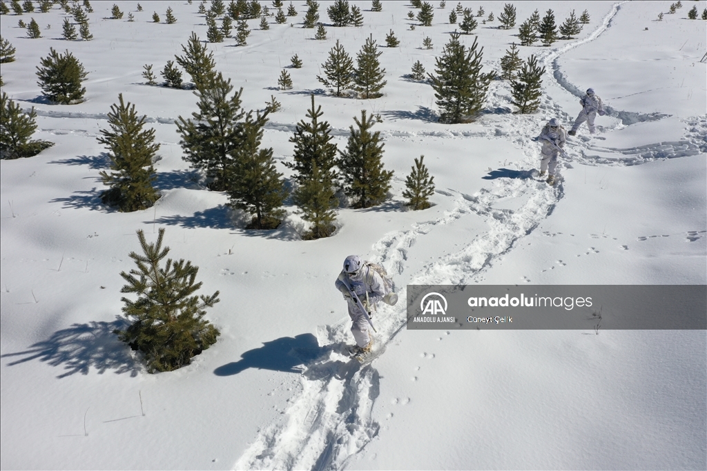 Karlı dağların erleri zorlu görevlere tatbikatlarla hazırlanıyor