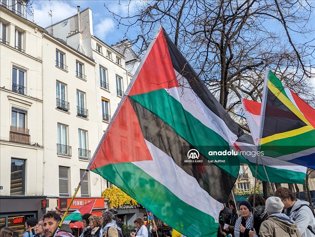 Paris'te Filistin'e destek gösterisi düzenlendi