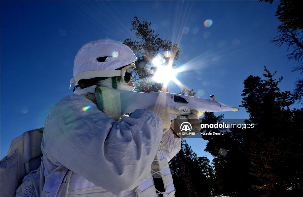 Karlı dağların erleri zorlu görevlere tatbikatlarla hazırlanıyor