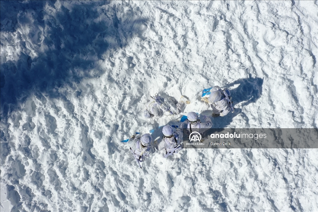 Karlı dağların erleri zorlu görevlere tatbikatlarla hazırlanıyor