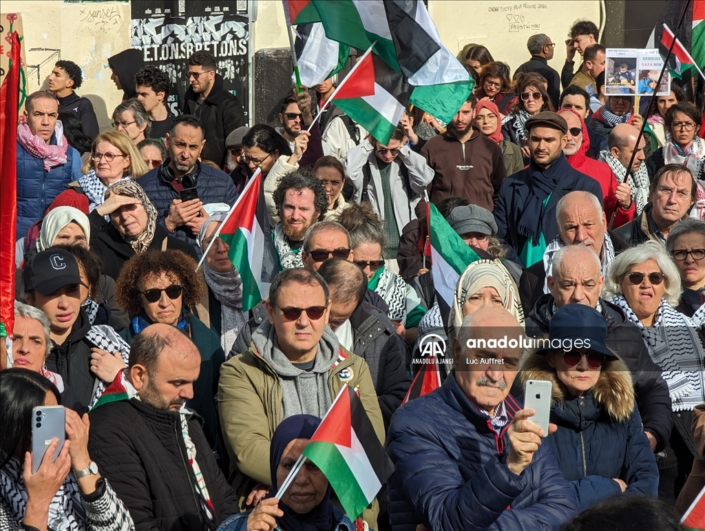 Paris'te Filistin'e destek gösterisi düzenlendi