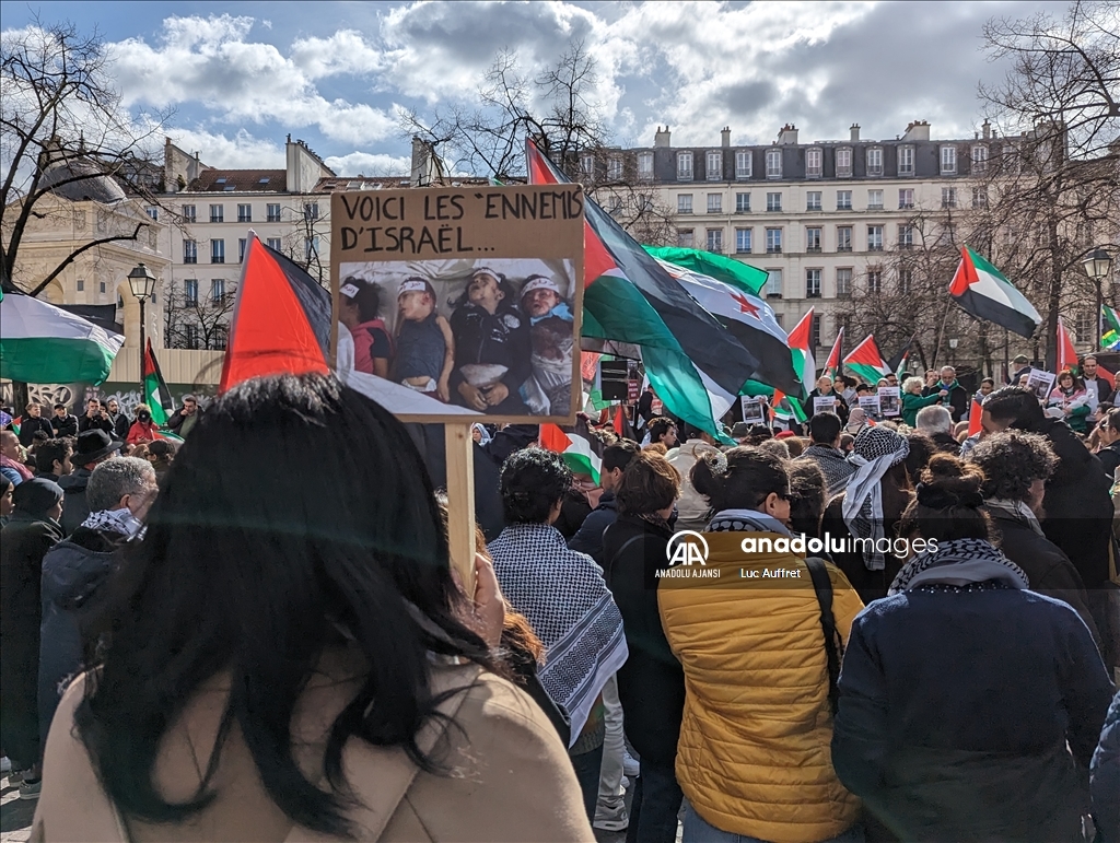 Paris'te Filistin'e destek gösterisi düzenlendi