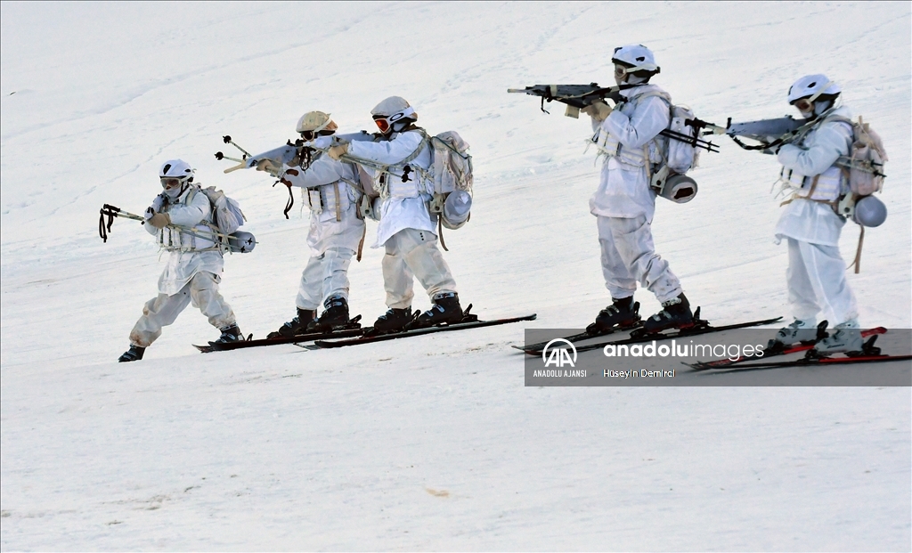 Karlı dağların erleri zorlu görevlere tatbikatlarla hazırlanıyor