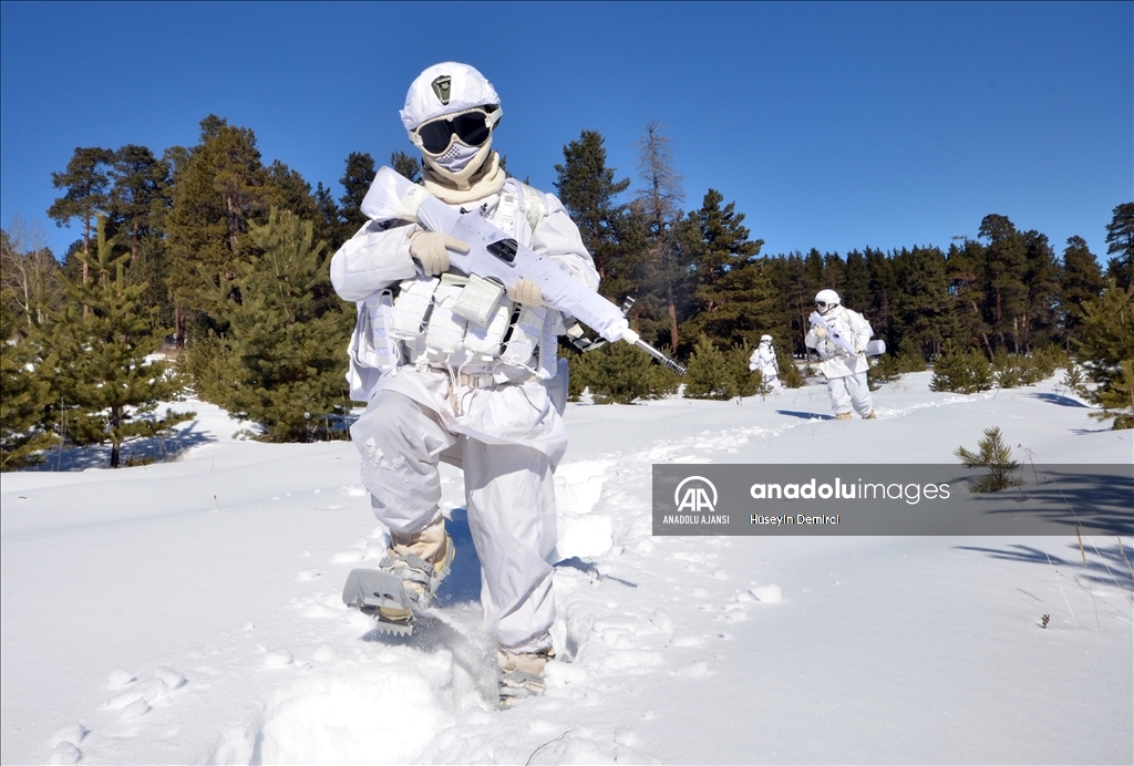 Karlı dağların erleri zorlu görevlere tatbikatlarla hazırlanıyor