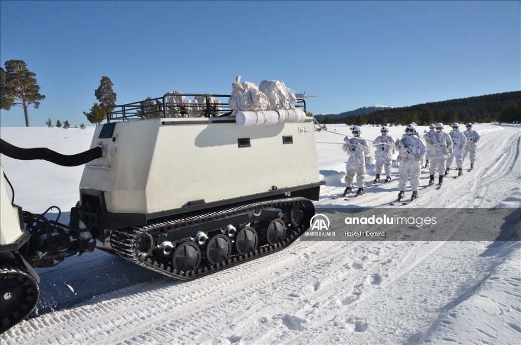 Karlı dağların erleri zorlu görevlere tatbikatlarla hazırlanıyor
