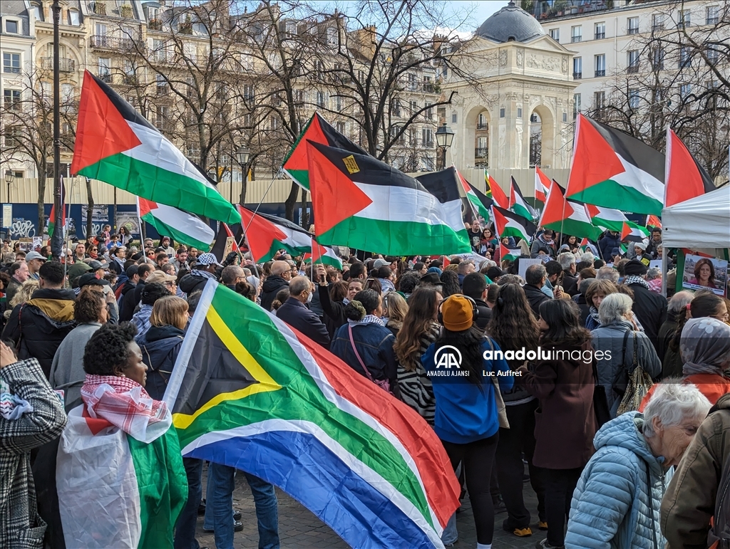 Paris'te Filistin'e destek gösterisi düzenlendi