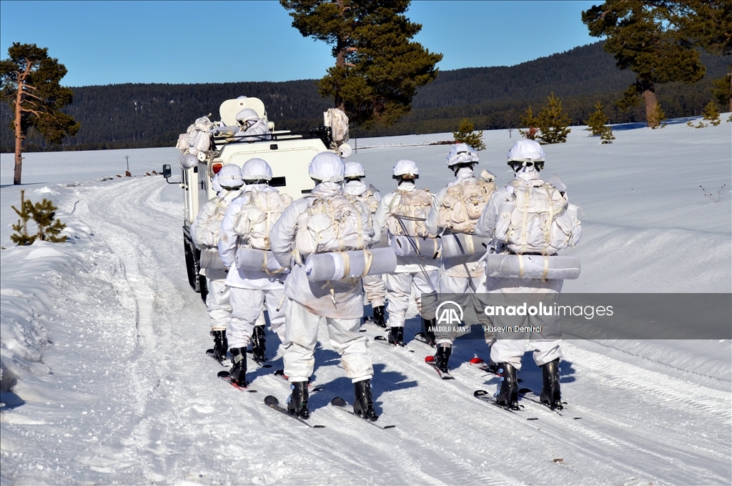 Karlı dağların erleri zorlu görevlere tatbikatlarla hazırlanıyor