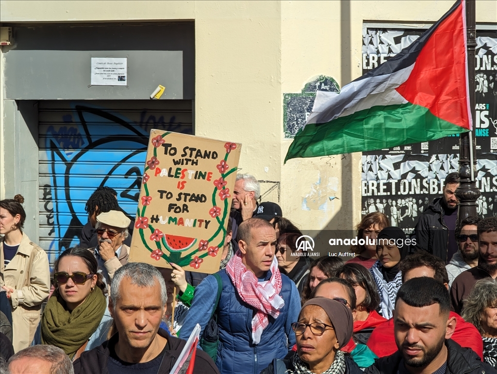 Paris'te Filistin'e destek gösterisi düzenlendi