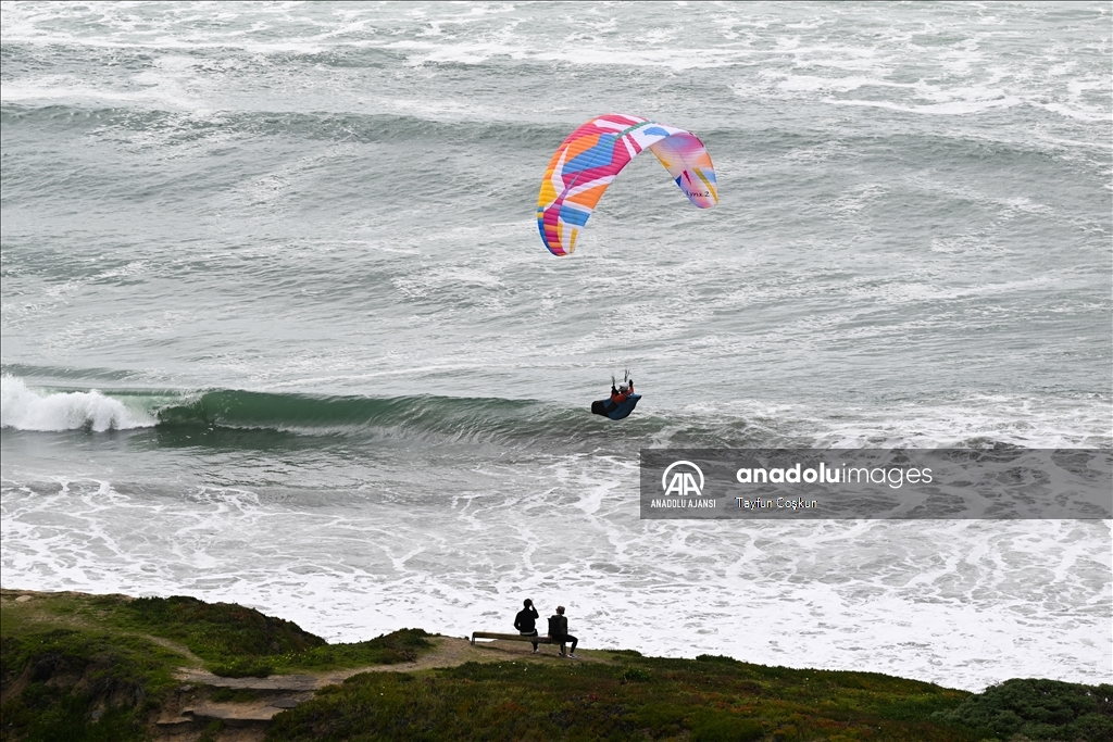 Yamaç paraşütü ve yelken kanat tutkunları San Francisco'da gökyüzüyle buluşuyor