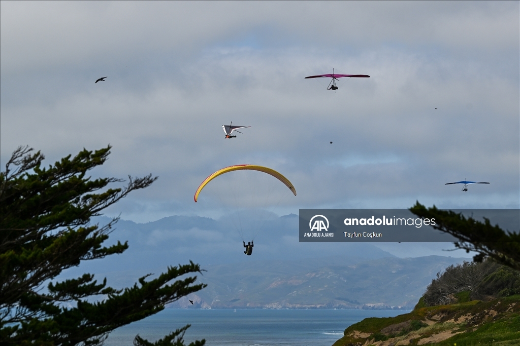 Yamaç paraşütü ve yelken kanat tutkunları San Francisco'da gökyüzüyle buluşuyor
