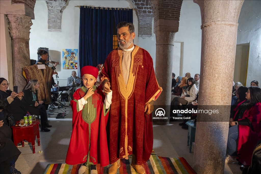Tunus’ta ramazan etkinlikleri kapsamında ülkenin farklı geleneksel kıyafetleri tanıtıldı
