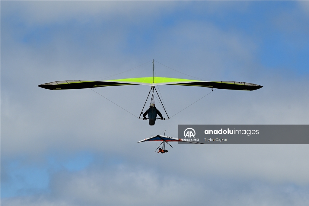 Yamaç paraşütü ve yelken kanat tutkunları San Francisco'da gökyüzüyle buluşuyor