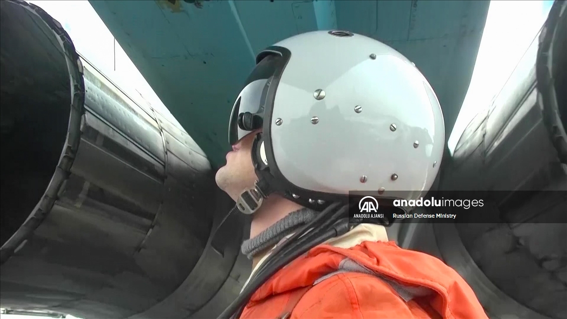 Rus Su-34'ler, FAB-500 bombalarıyla Güney Donetsk Bölgesi yönündeki Ukrayna mevzilerini vurdu